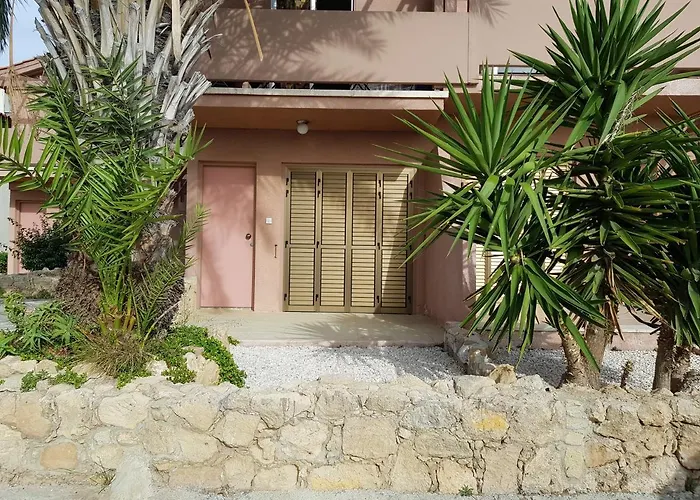 Ariadne 103 -300m From Lighthouse アパート