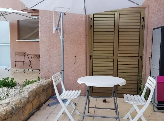 Ariadne 103 -300m From Lighthouse アパート *